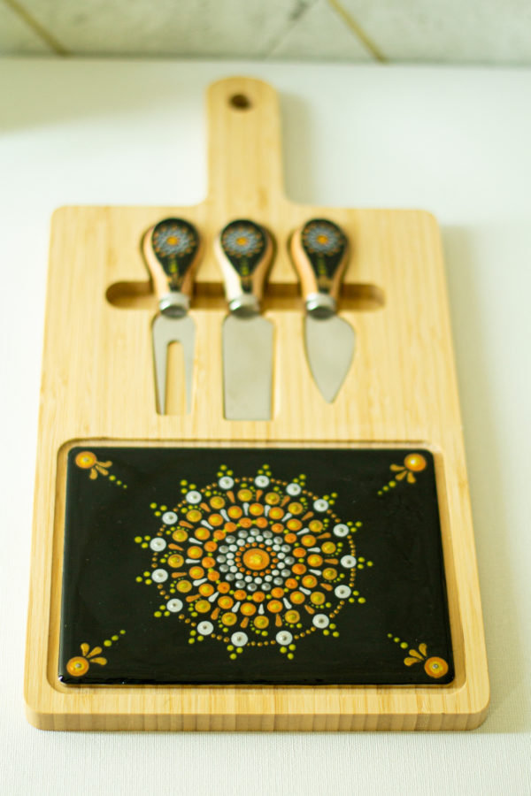 Handpainted Cheeseboard with Cheese Knives